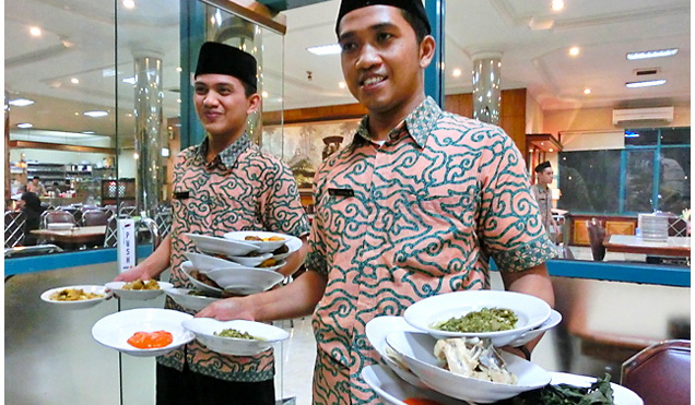 indonesian waiter